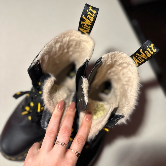 Jaden boot leather faux fur lined platform size 9 (used) - Picture 4 of 6